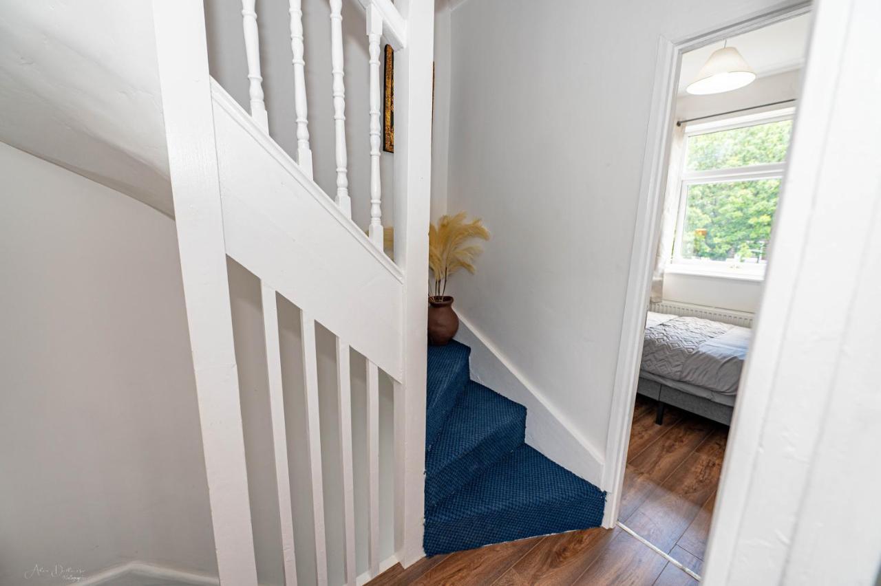 4 Bedrooms,2 Bathrooms House With Free Parking Plumstead  Exterior photo